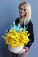 Ukraina Boho, flowerbox z dekoracją w barwach narodowych Ukrainy