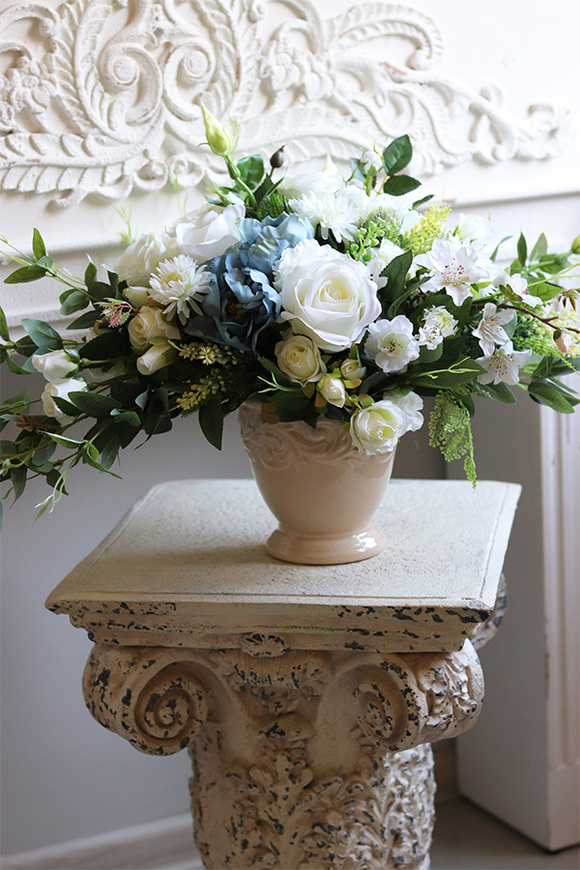 Blue Oceania, kompozycja kwiatowa w naczyniu