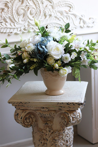 Blue Oceania, kompozycja kwiatowa w naczyniu