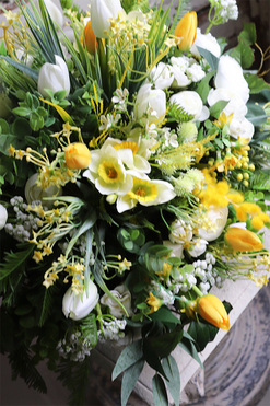 Amirrato, wiosenna kompozycja nagrobna w obciążonym naczyniu, wym.34x50cm  