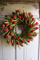 bardzo elegancki wianek z tulipanów, Witaj Wiosno Red, śr.40cm