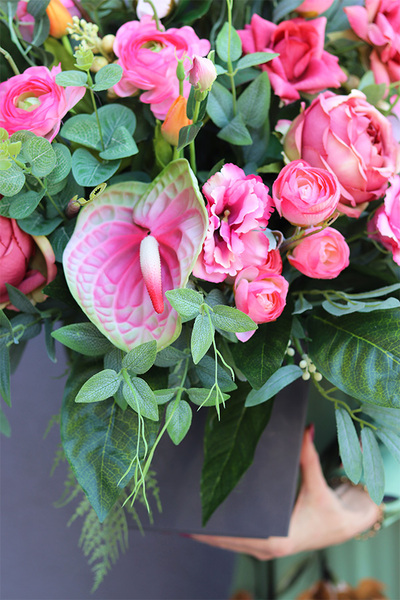 Jelista, kompozycja nagrobna z białymi hortensjami, wym.67x63cm 