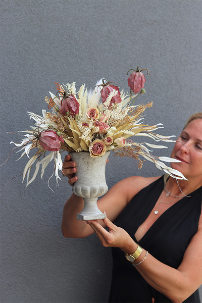 Glorioza Boho, kompozycja w cementowym pucharze