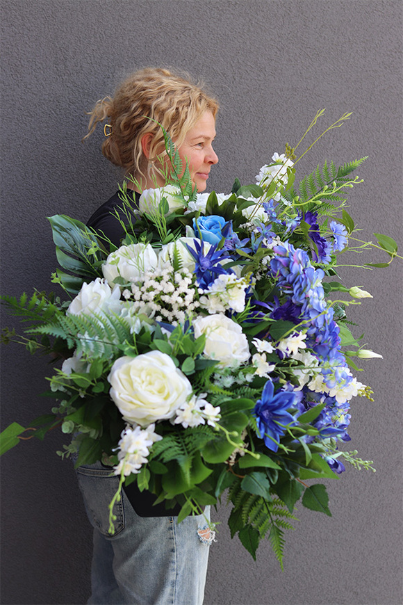 Opera Blue, kompozycja kwiatowa w donicy