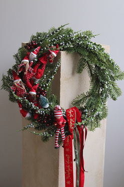 OD RĘKI Skrzacia Gwiazdka, asymetryczny świąteczny wianek na drzwi, śr.42cm