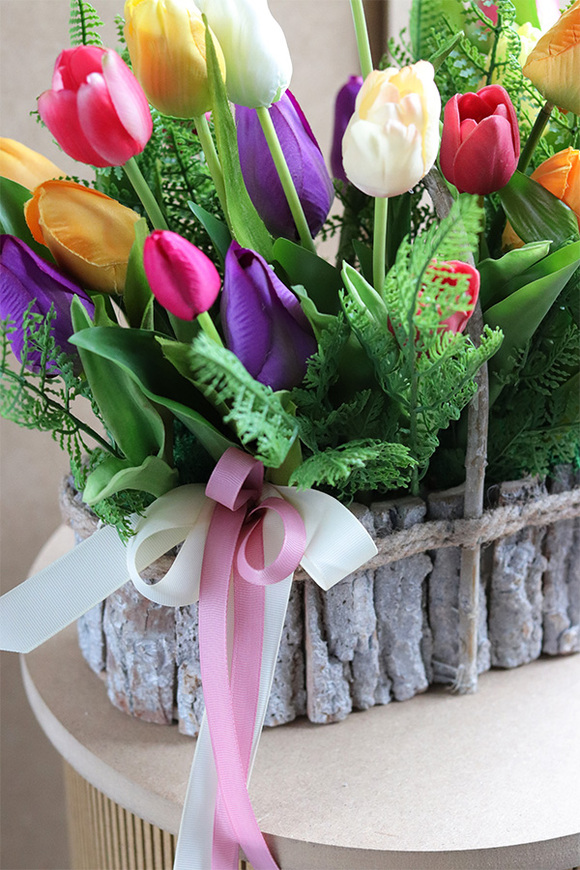 Tulipanova, wiosenna dekoracja kwiatowa w skrzynce