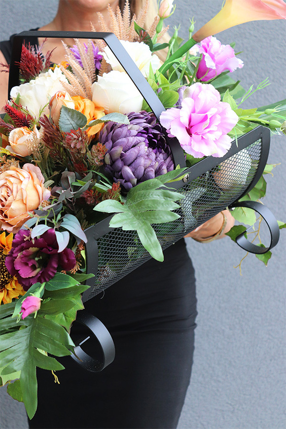 Wspomnienie Colors, dekoracja nagrobna w metalowym koszu