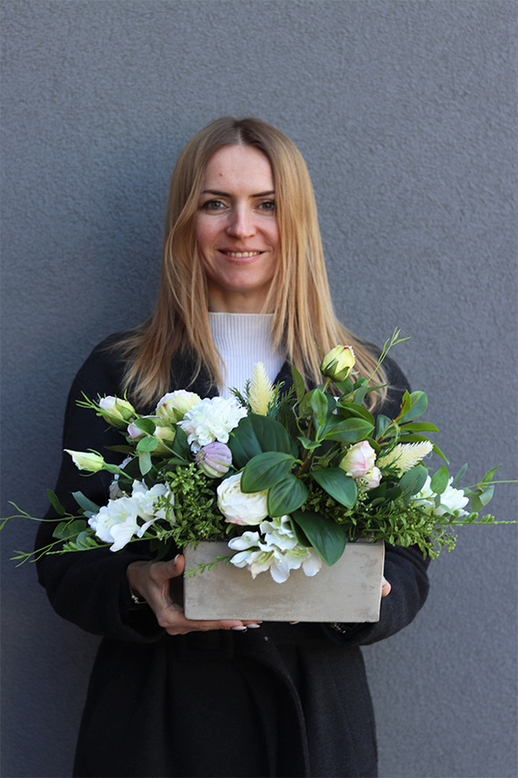 Luizjana Concrete, kompozycja kwiatowa