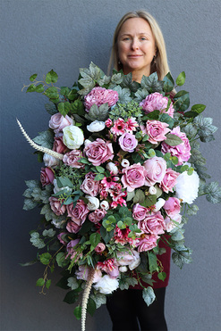 Betrella, okazała wiązanka nagrobna z różami, dł.90cm 