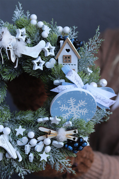 Niebieskie Święta, zimowy wianek dekoracyjny