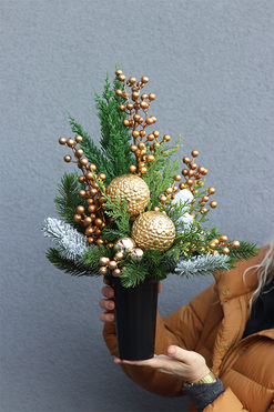 Zima w Złocie, świąteczny bukiet nagrobny we wkładzie, wys.52cm