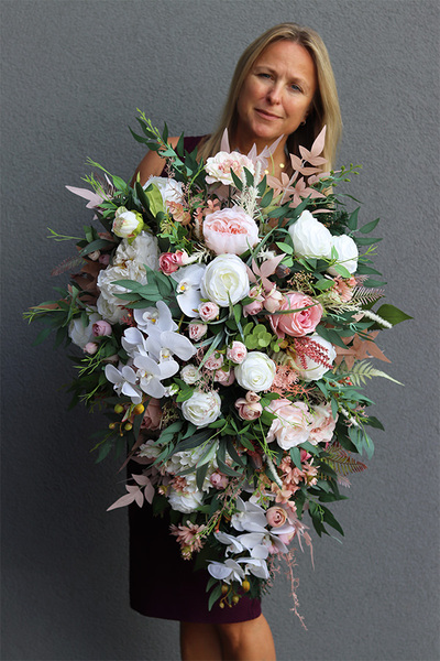 Dulea, wiązanka nagrobna z orchideą