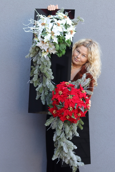 New Design White Christmas, dekoracja nagrobna na czarnej podstawie