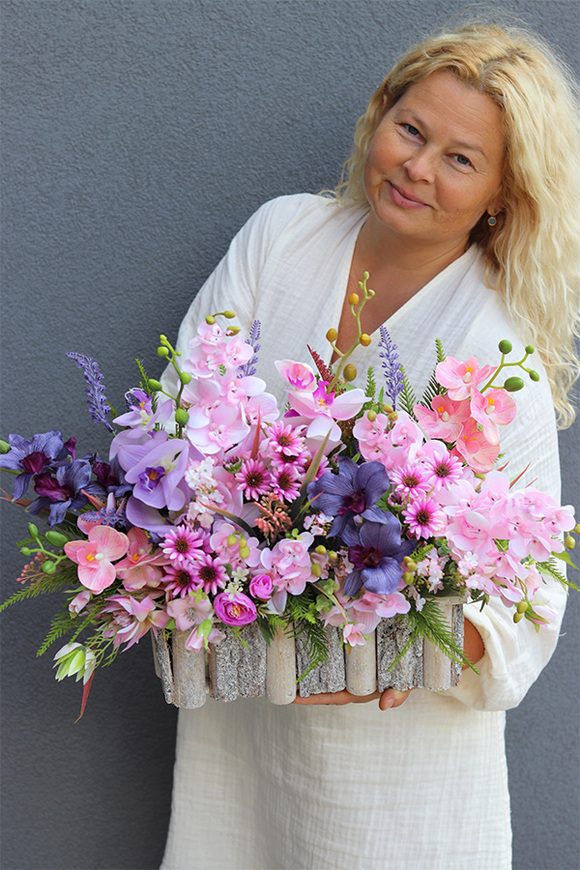 Delicate Lilan, dekoracja nagrobna w skrzynce