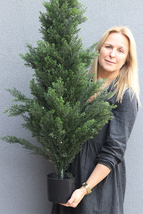 Tuja, drzewko sztuczna roślina w doniczce