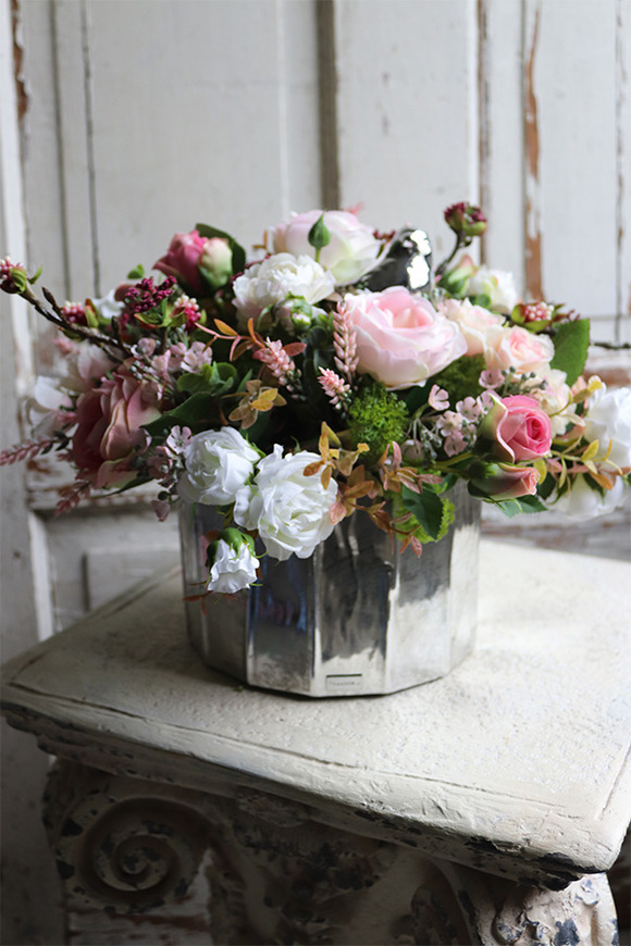 kompozycja kwiatowa w srebrnej donicy, Silver Pinko, wym.26x32cm