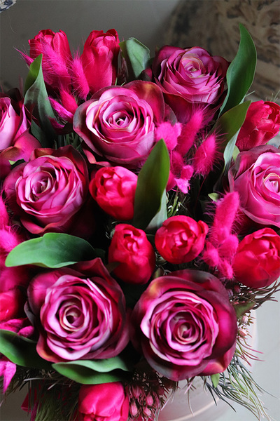 Magenta, wiosenny flowerbox z tulipanami