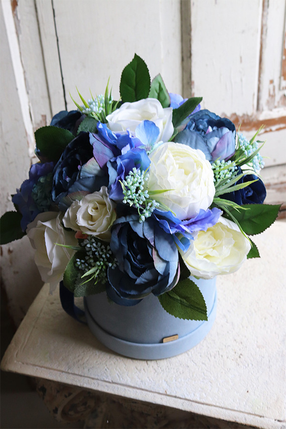 Bluenia Velvetia, welurowy flowerbox z niebieskimi kwiatami, wym.32x30cm