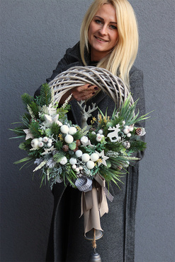 Zimowa Puszcza, świąteczny wianek z reniferem, śr.35cm