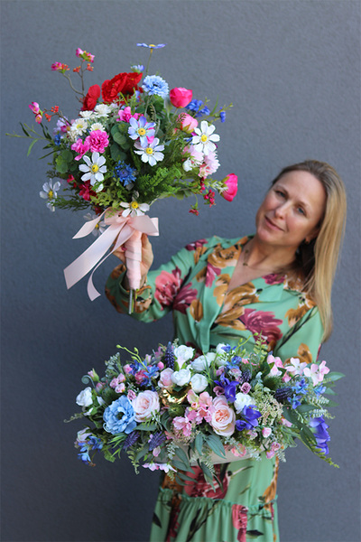 Grenicja, kompozycja kwiatowa w podłużnej donicy, wym.29x59cm