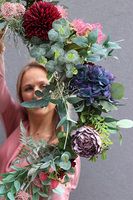 Betrana, dekoracyjna girlanda kwiatowa