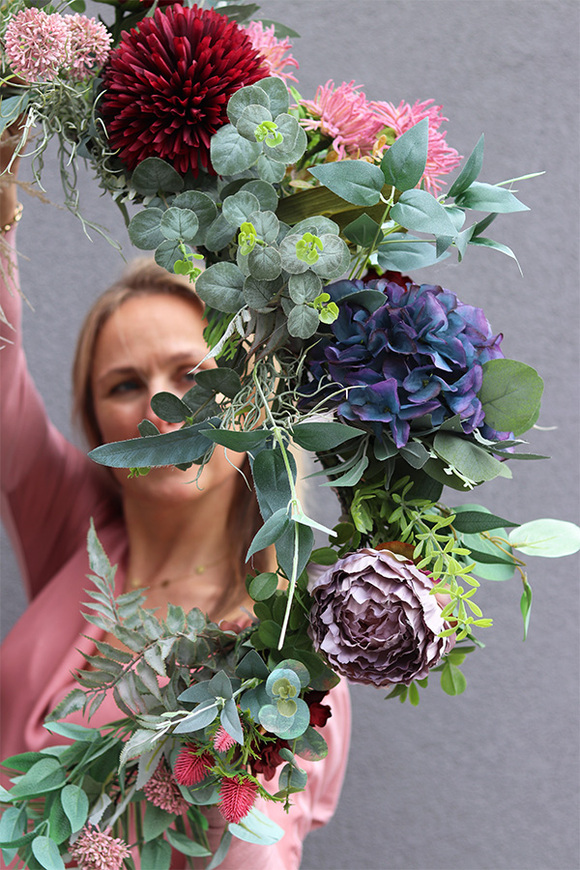 Betrana, dekoracyjna girlanda kwiatowa