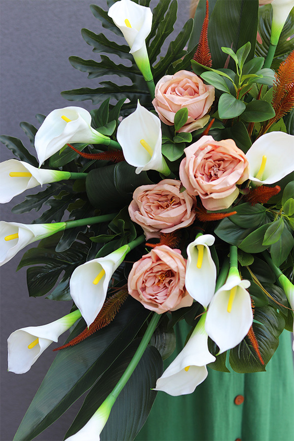 Cappuccino Kalie, kompozycja nagrobna w misie