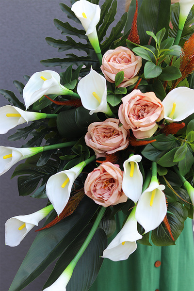 Cappuccino Kalie, kompozycja nagrobna w misie