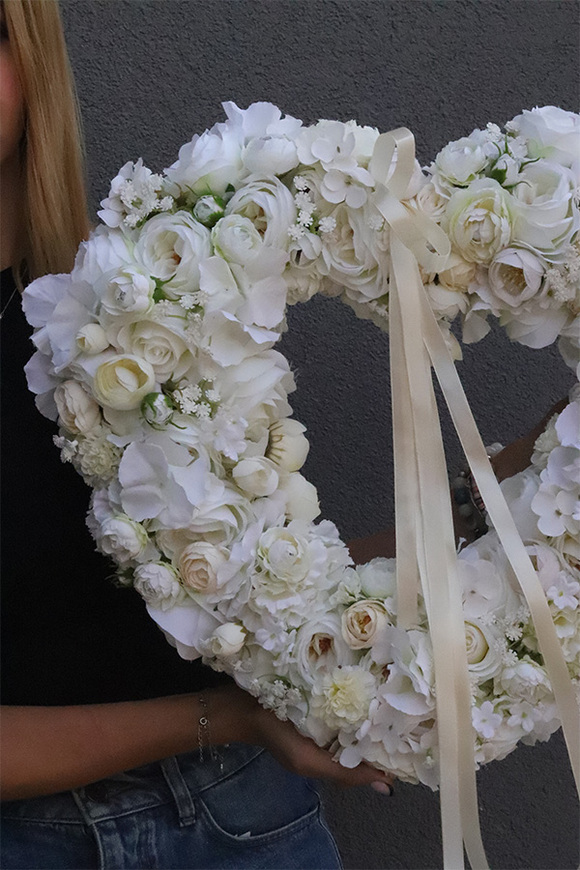 Cuore Mio, dekoracyjne białe serce z kwiatów