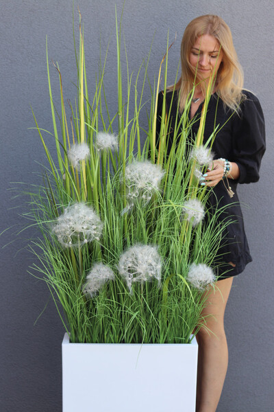 Fiberglass Marco 3, sztuczne trawy w białej donicy