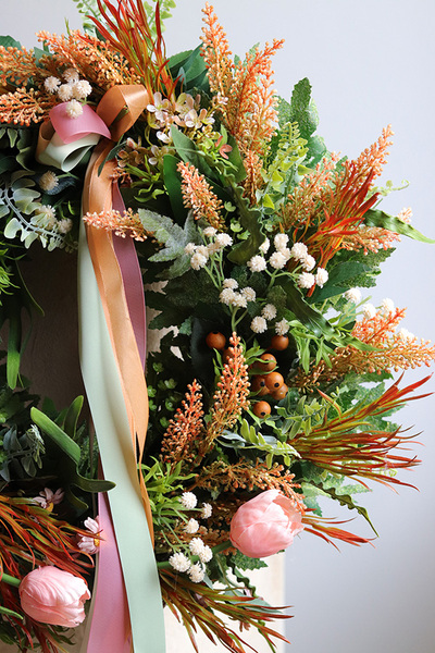 Blusite, wiosenny wianek z tulipanami