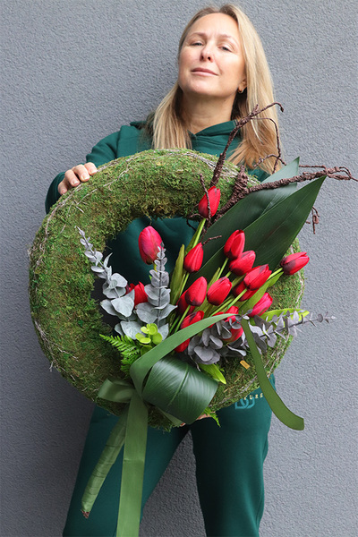 Tulipany Red, elegancki wianek z tulipanów