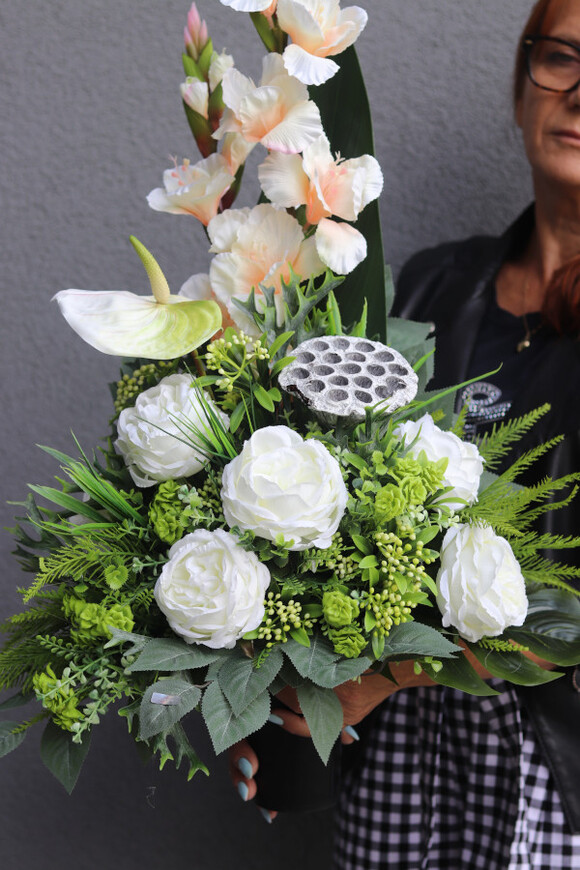 Fluena Modena, bukiet nagrobny we wkładzie