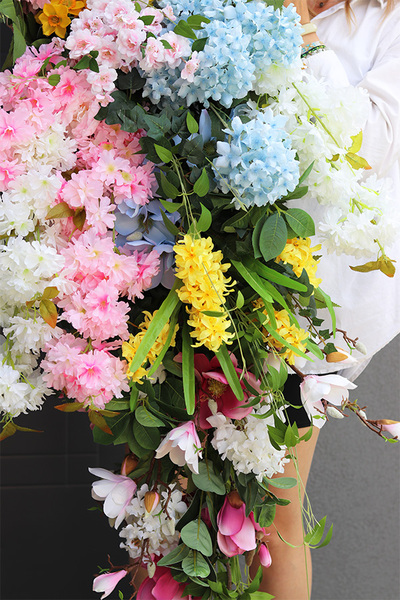 Wiosenne Pastele, kompozycja kwiatowa w naczyniu	