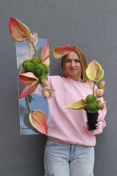 Clear Design Ramona, nowoczesny bukiet nagrobny we wkładzie