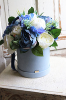 Bluenia Velvetia, welurowy flowerbox z niebieskimi kwiatami, wym.32x30cm