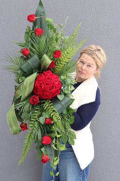 Kalipso Red Bowl, sztuczna wiązanka pogrzebowa, dł.110cm