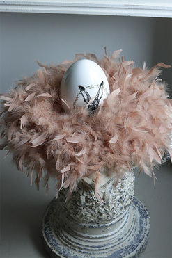Fluffy & Egg, wielkanocny stroik z piór, wym.19x45cm