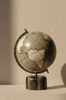 Calcolo, elegancki mosiężny globus