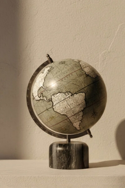 Calcolo, elegancki mosiężny globus