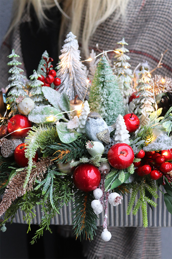 Czerwona Rezydencja, stroik świąteczny LED,