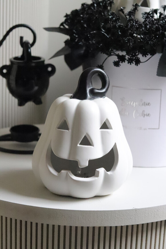 Halloween, dekoracyjna dynia ceramiczna lampion	