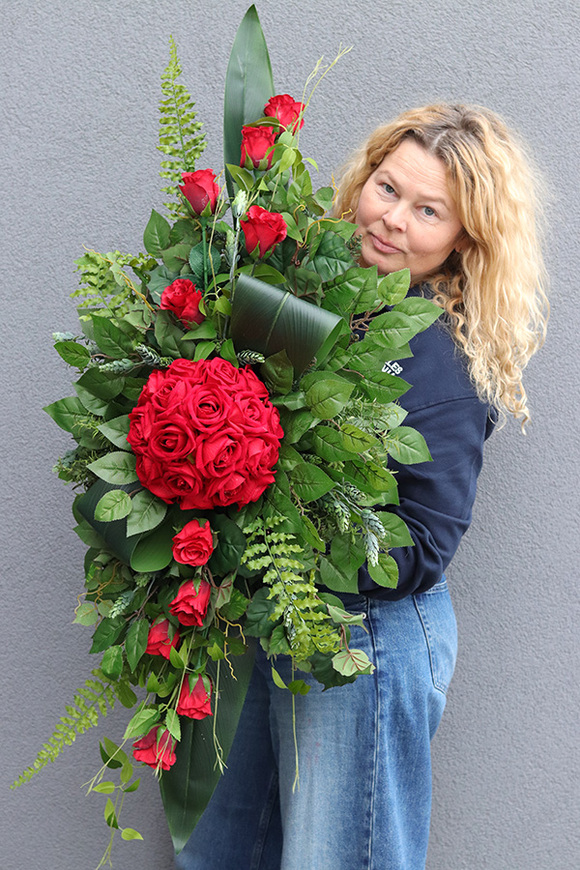 Red Roses, kompozycja nagrobna na podkładzie, wym.27x115x48cm