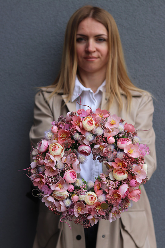 Colenia, różowy wianek dekoracyjny