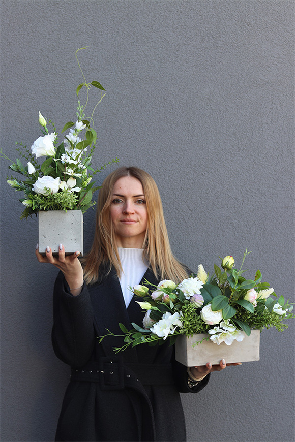 Luizjana Concrete, kompozycja kwiatowa