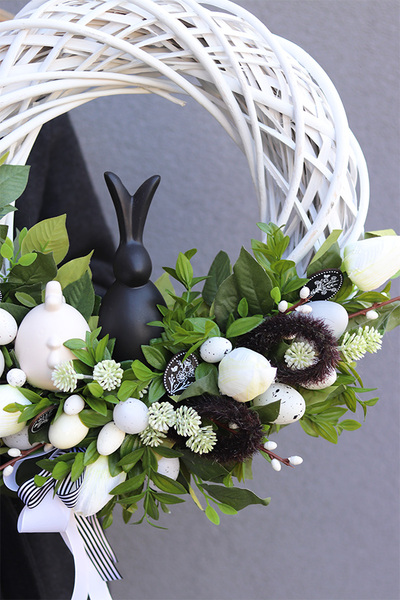 Wielkanocna Aura, wielkanocny wianek na drzwi z zającem