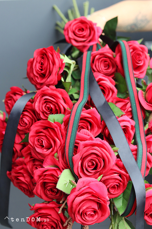 Red Roses Royalty, bukiet nagrobny do położenia