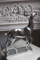 Jeleń Srebrny figurka na cokoliku