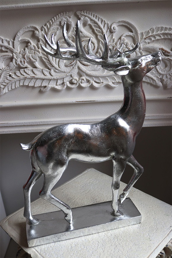 Jeleń Srebrny figurka na cokoliku