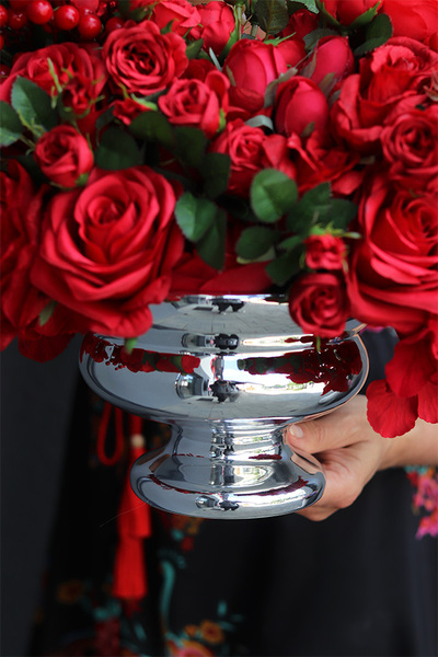 Czerwień to Miłość 2, kompozycja w złotym pucharze